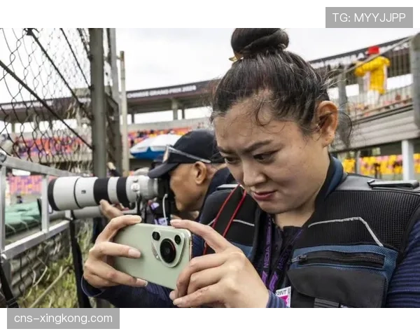 赛事新增摄影服务，参赛者可实时下载高清赛事瞬间