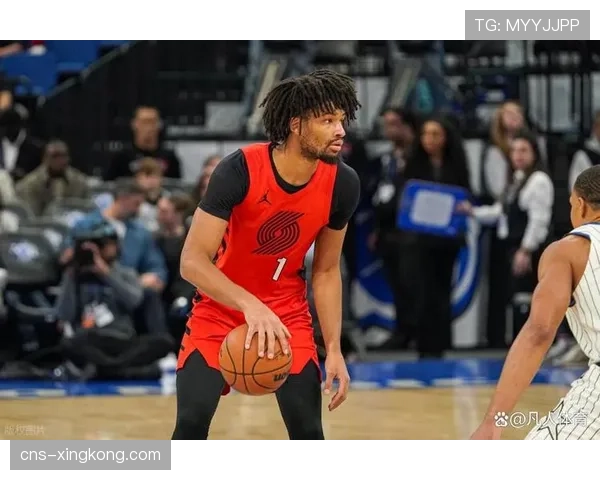 魔术挡拆配合执行不力，班凯罗作为持球核心面临包夹困境